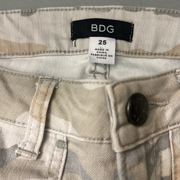 BDG Camo Jeans - Picture 6 of 10